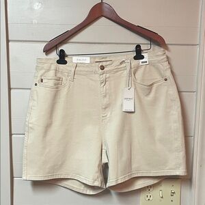 NWT Judy Blue Garment Dyed Bone High Rise Denim Shorts Size 3XL.